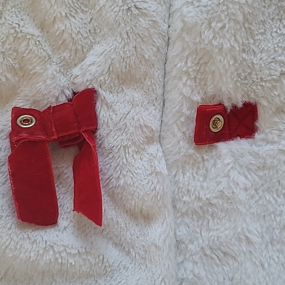 Tommy Bahama White Faux Fur Vest with Red Velvet Ribbon - Size 6 - Picture 4 of 7